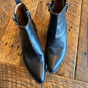 Frye Billy Booties. Size 9 beautiful shoes never worn
